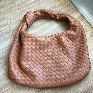 Knot shoulder bag